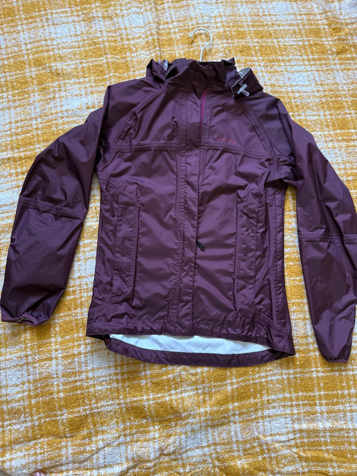 Quechua regenjas XS - Bordeauxrood, Kleding | Dames, Ophalen, Zo goed als nieuw, Maat 34 (XS) of kleiner, Paars
