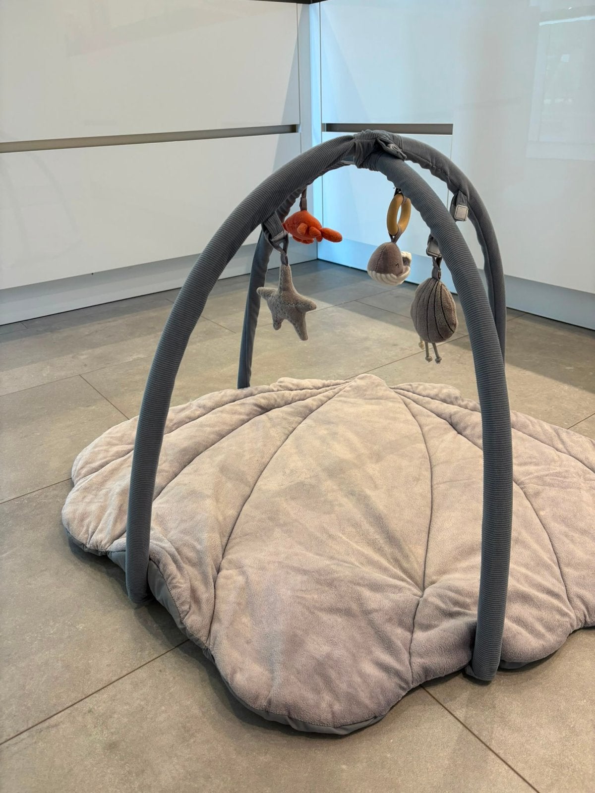 Speelkleed/Babygym in schelpvorm - 1 knuffeltje ontbreekt, Ophalen of Verzenden, Gebruikt, Speelkleed