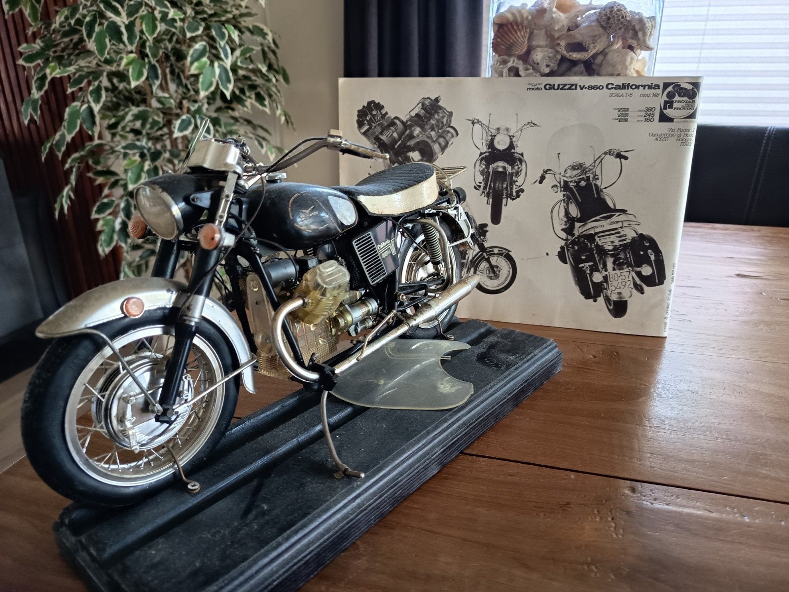 Gedetailleerd model van Moto Guzzi V-850 California, Gebruikt, Ophalen, Overige merken, Groter dan 1:32
