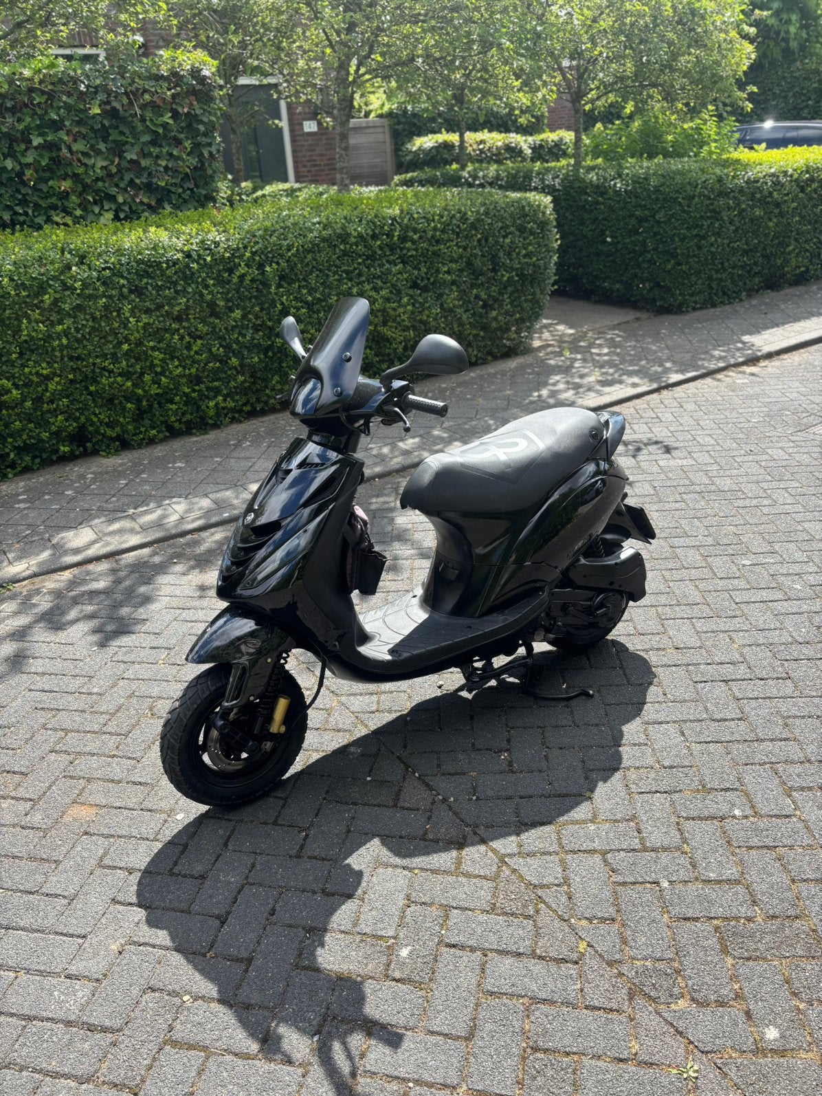 Piaggio zip brom begrenzer tekoop/ruil moet weg, Fietsen en Brommers, Scooters | Piaggio, Zo goed als nieuw, Zip, Benzine, Ophalen