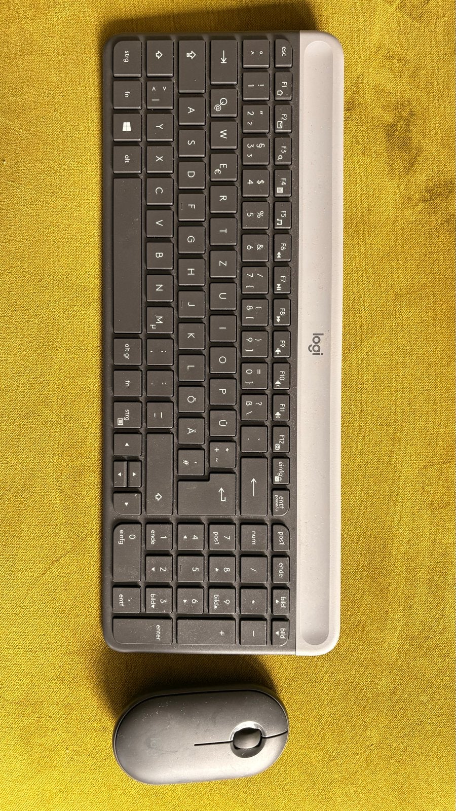 Logitech MK470 Slim Combo Toetsenbord en Muis, Gebruikt, Draadloze ontvanger, Ophalen of Verzenden, Draadloos