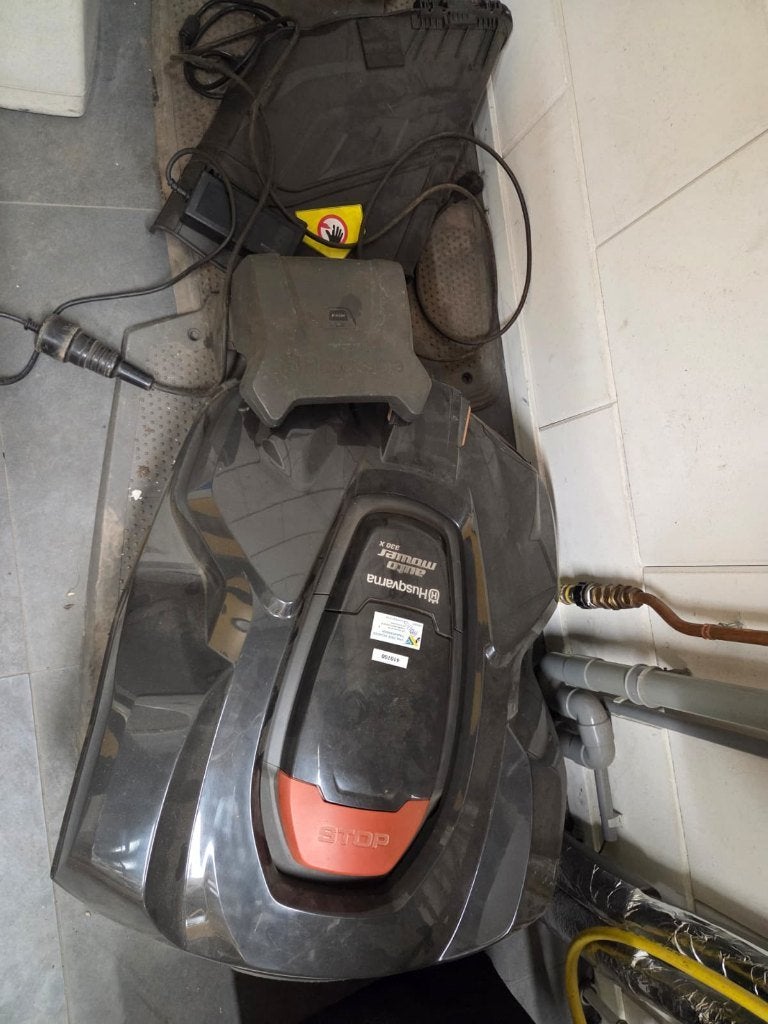 Husqvarna Automower 330X Overjarig, Ophalen, Nieuw, 20 tot 25 cm, Husqvarna