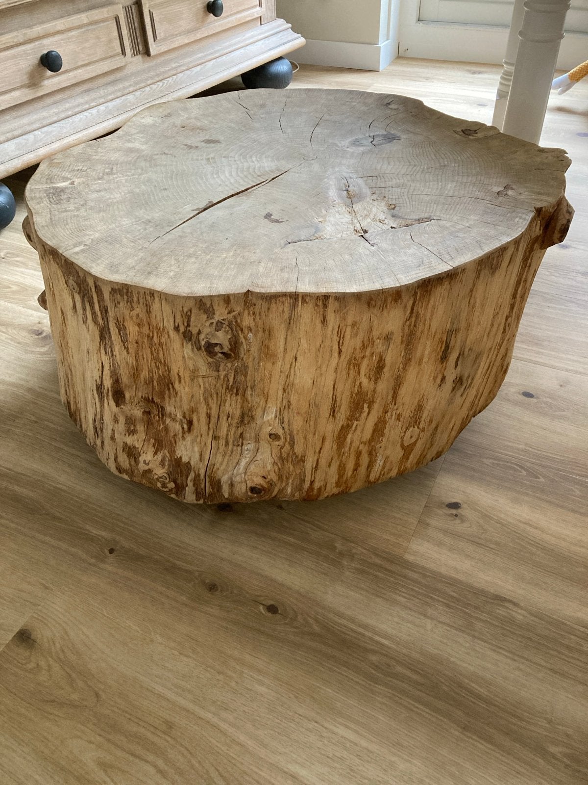 Unieke massief houten salontafel - boomstam design, Huis en Inrichting, Rond, Zo goed als nieuw, 5 – 50, Overige houtsoorten