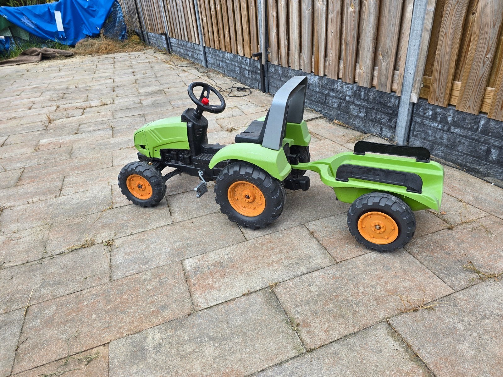 Groene traptractor met aanhanger, Ophalen, Gebruikt, Trapvoertuig