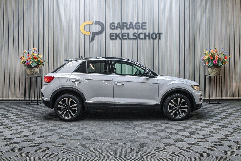 Volkswagen T-ROC 1.5TSI UNITED|Stoelv|Carplay|Navi|Trekhaak, Auto's, Voorwielaandrijving, Stof, 4 cilinders, 150 pk