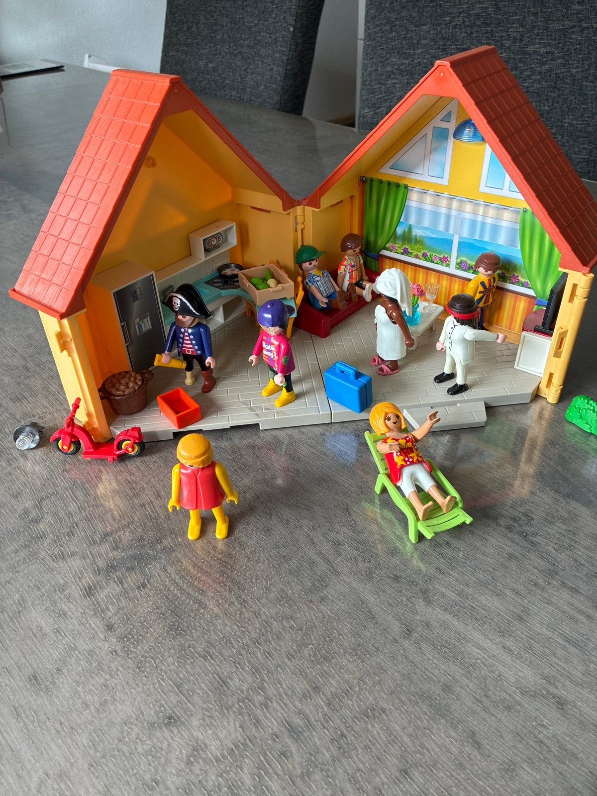 Playmobil huis met figuren en accessoires, Ophalen of Verzenden, Gebruikt, Jongen of Meisje