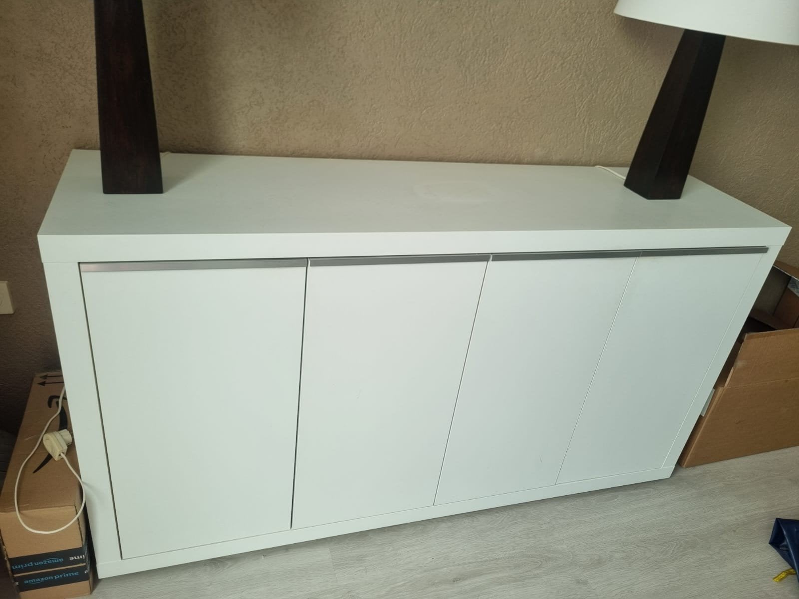 Moderne witte dressoir met 4 deuren en planken, Ophalen, Met deur(en), 150 tot 200 cm, Zo goed als nieuw