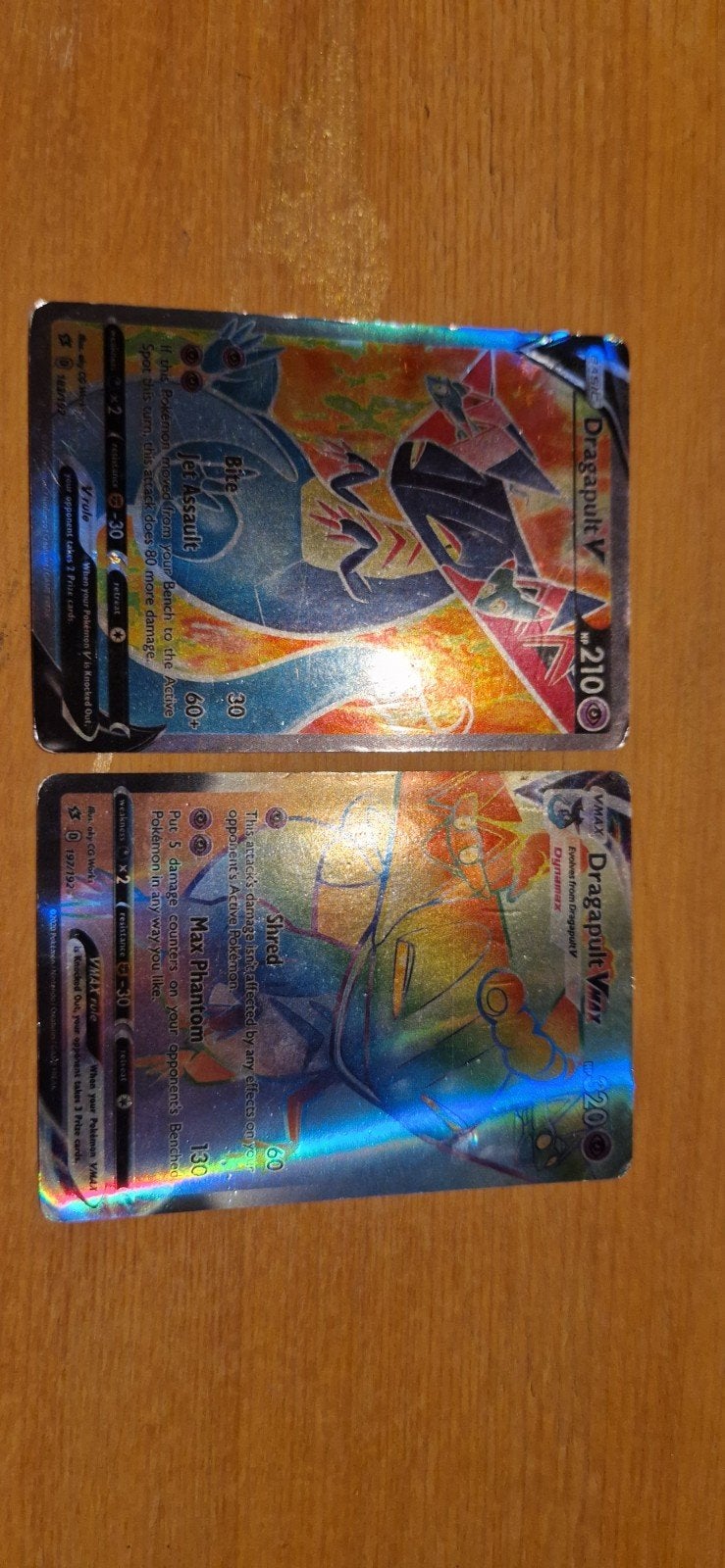 2 prachtige Dragapult Pokémon kaarten: VMAX Rainbow & V, Hobby en Vrije tijd, Verzamelkaartspellen | Pokémon, Zo goed als nieuw