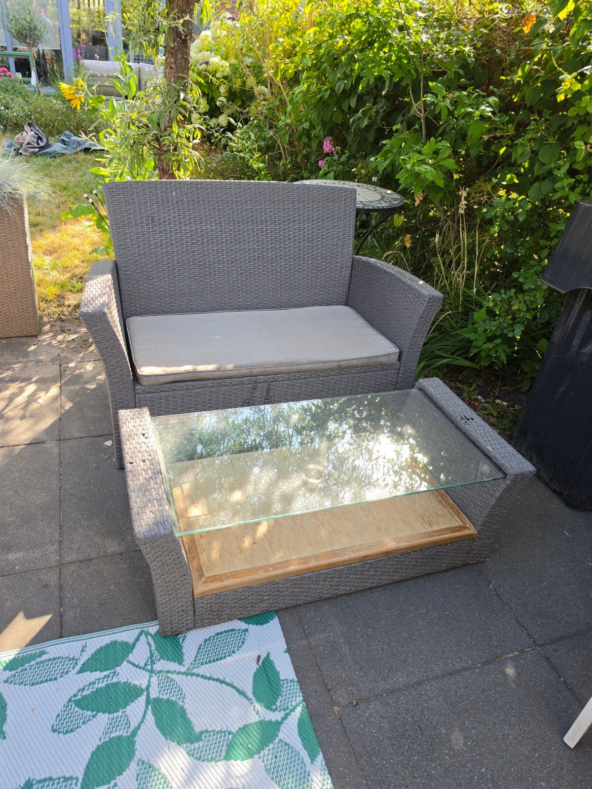 Gratis! Loungeset met glazen tafel - Gebruikt, 2 zitplaatsen, Gebruikt, Bank, Ophalen of Verzenden