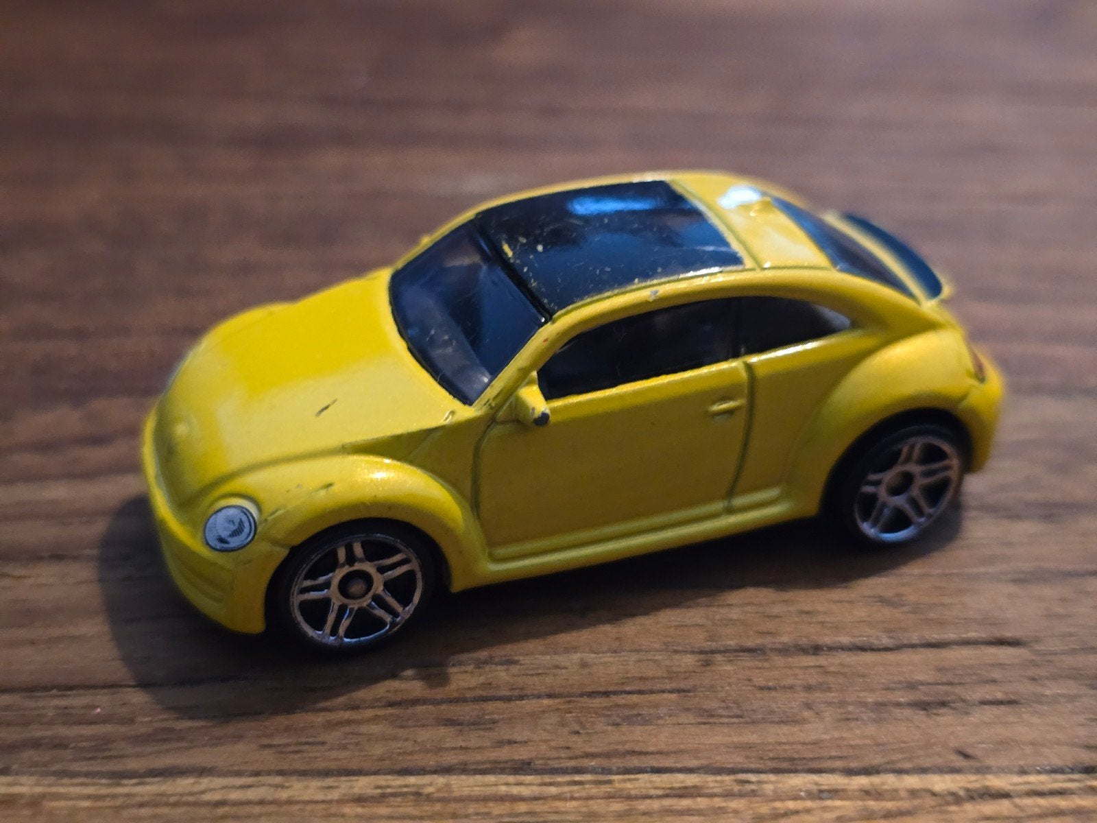Hot Wheels VW Beetle 2012 - Gele Speelgoedauto, Ophalen of Verzenden, Gebruikt