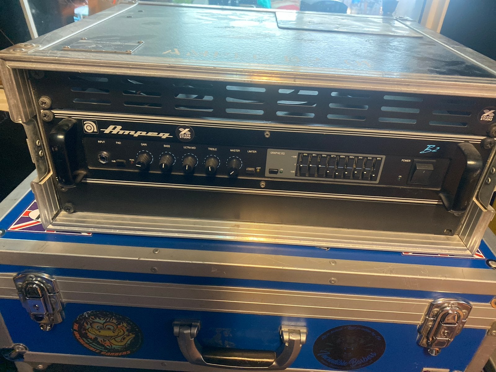 Ampeg B2 Basversterker met flightcase, Muziek en Instrumenten, Ophalen of Verzenden, Gebruikt, Basgitaar, 100 watt of meer