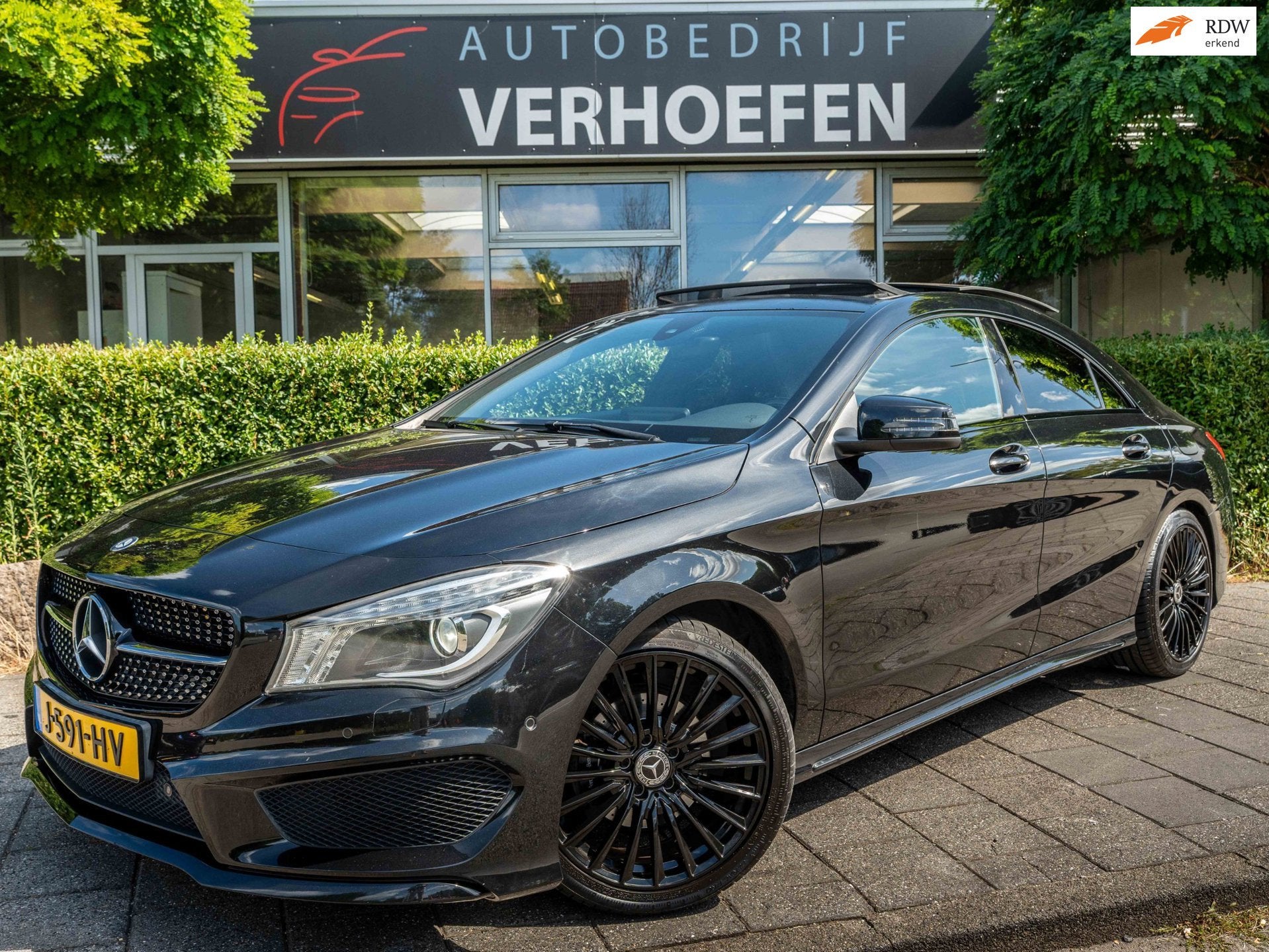 Mercedes-Benz CLA-klasse 180 OrangeArt Edition - PANORAMADAK, Auto's, Gebruikt, 4 cilinders, 715 kg, 1595 cc