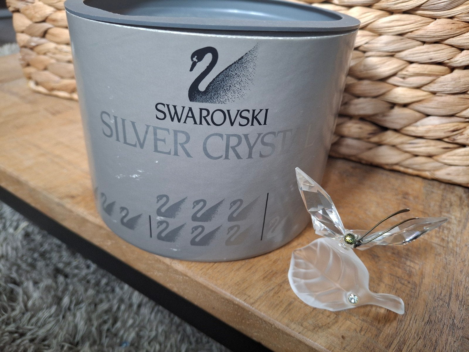 Swarovski in box. Vlinder op blad, Ophalen of Verzenden, Nieuw, Figuurtje