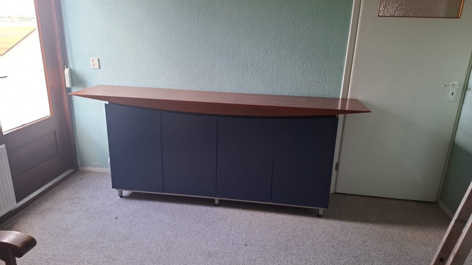 Blauwe dressoir met houten blad - 228x45.5x90, Huis en Inrichting, Kasten | Dressoirs, Ophalen, 150 tot 200 cm, Kersenhout, 50 tot 75 cm
