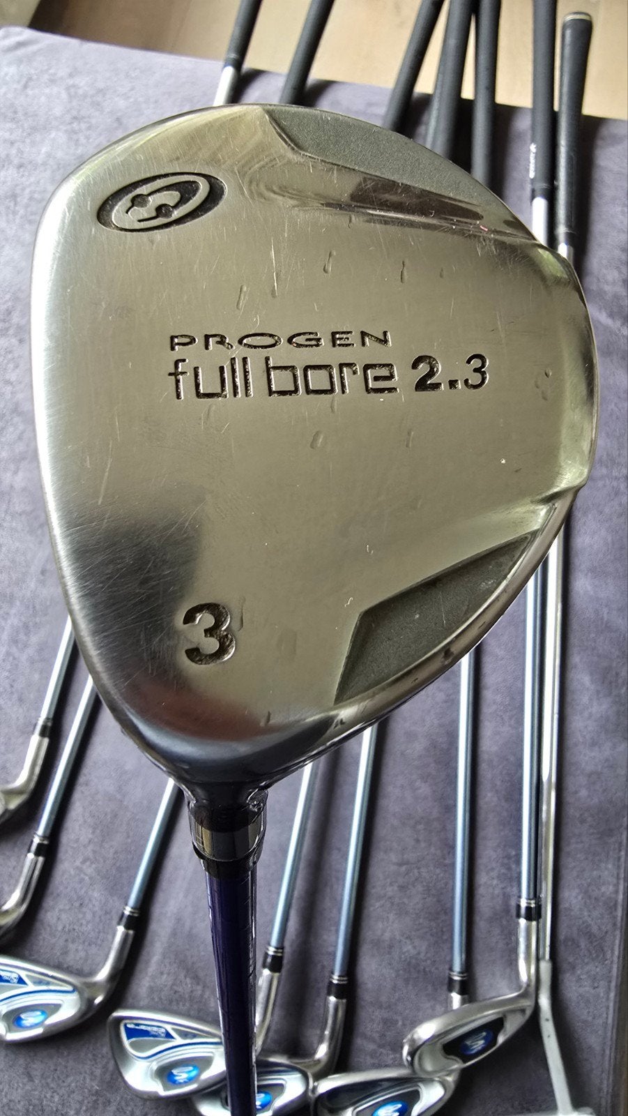 Foto 8 van Complete linkshandige golfset met tas - King Cobra ijzers