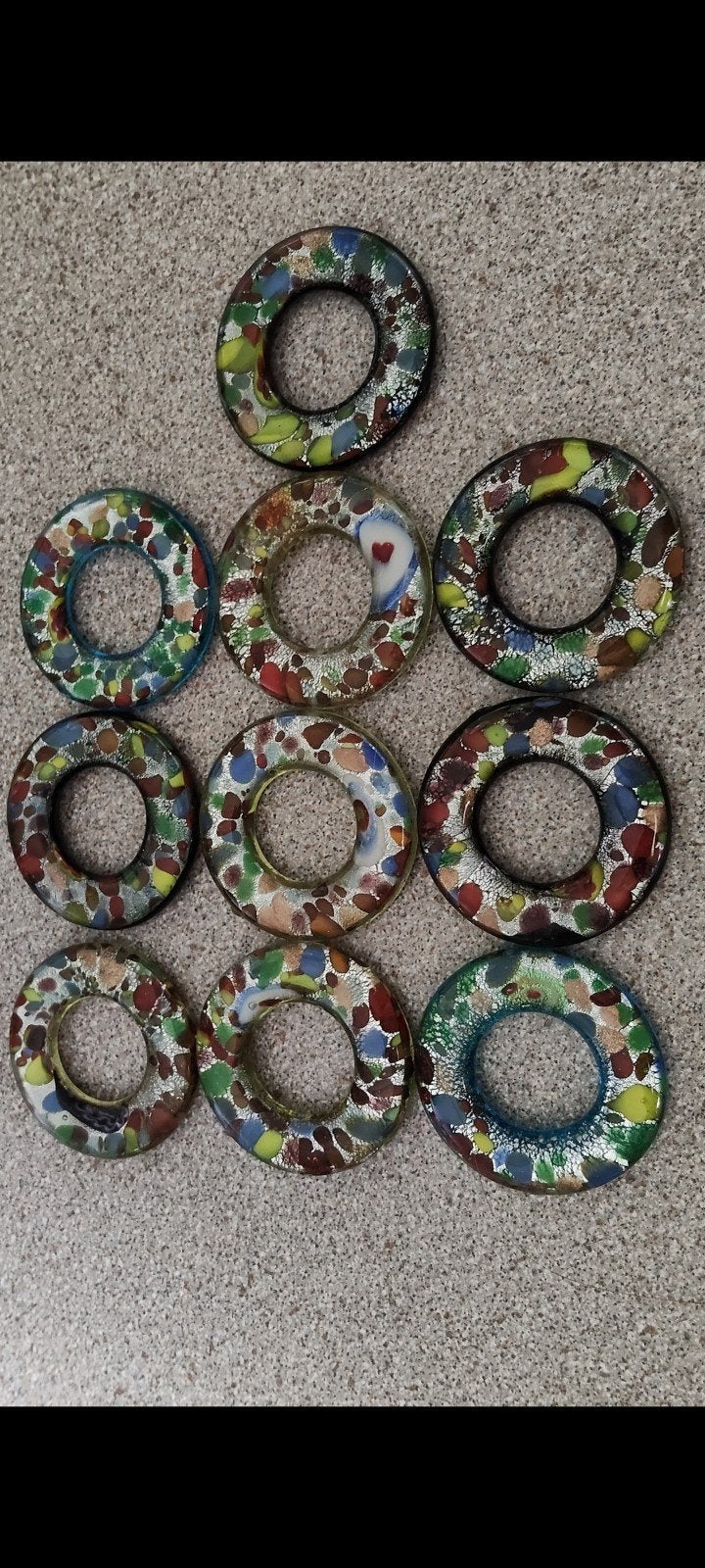 10 Glas donut-hangers met millefiori motief, Ophalen of Verzenden, Nieuw, Hanger