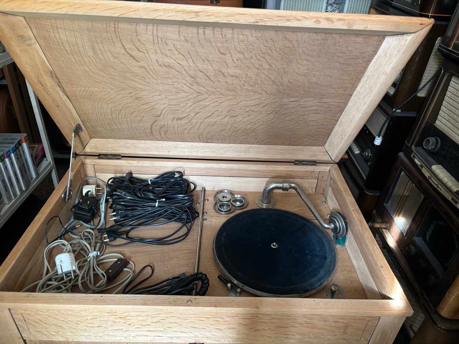 Antieke Platenspeler met Houten Kast - Werkt op Zwengel, Ophalen, Gebruikt, Platenspeler, Overige merken