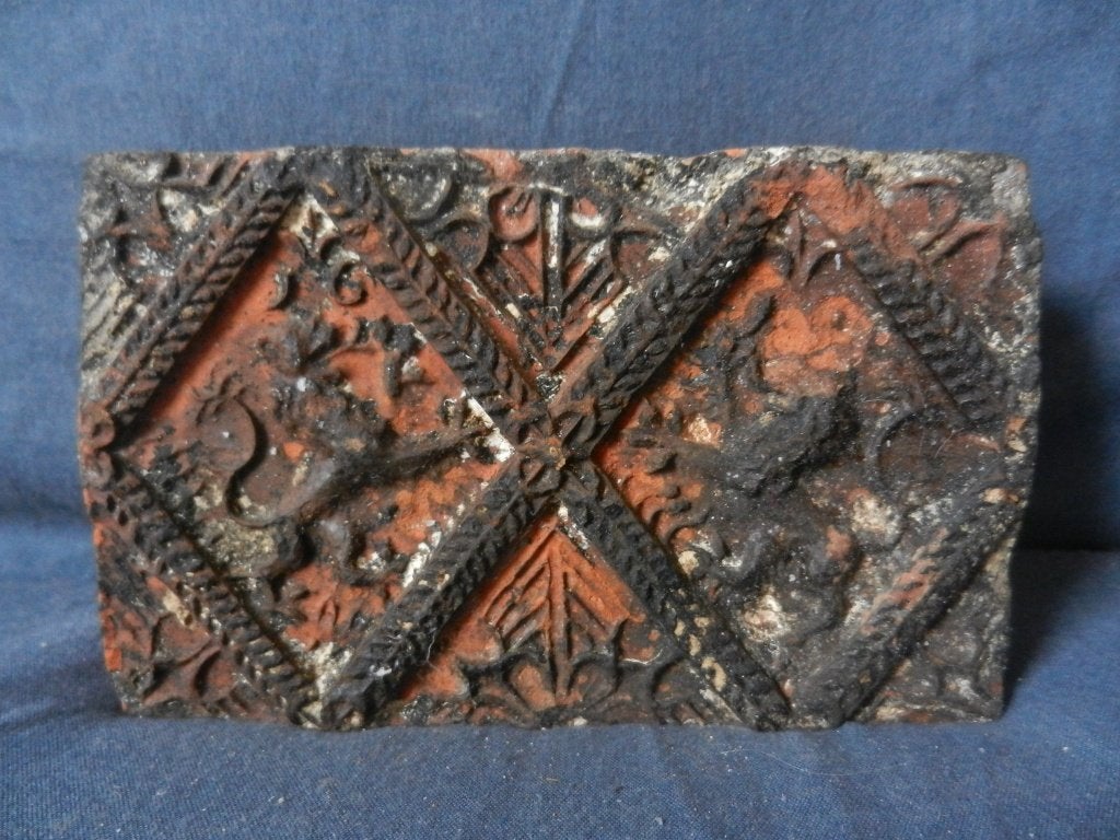 Haardsteen met in relief klimmende leeuwen in ruit 19e eeuw2, Ophalen of Verzenden