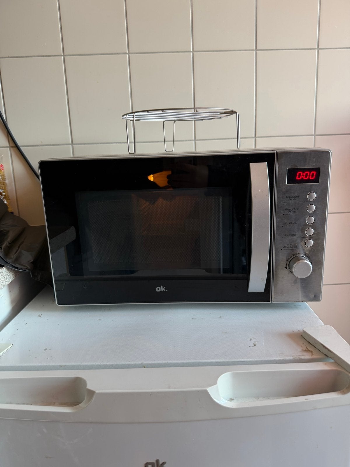 OK. Vrijstaande Magnetron met Grill - Zo goed als nieuw, Ophalen, Grill, Vrijstaand, Magnetron