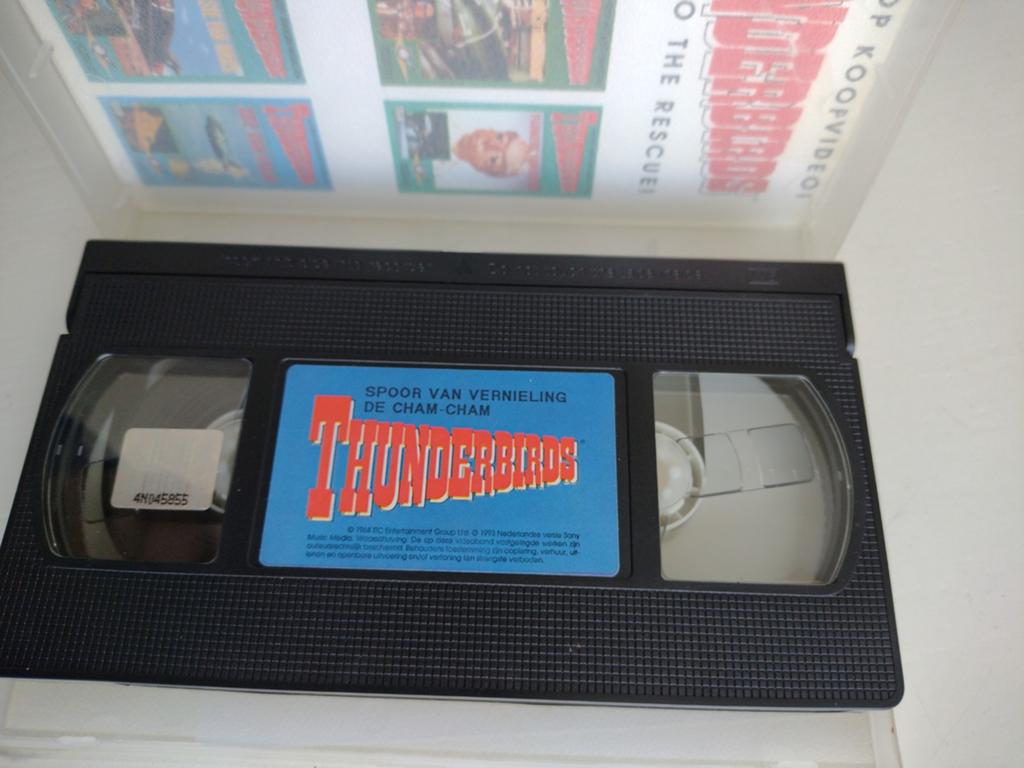 Thunderbirds VHS - Spoor van Vernieling & De Cham-Cham, Alle leeftijden, Ophalen of Verzenden, Gebruikt, Actie en Avontuur