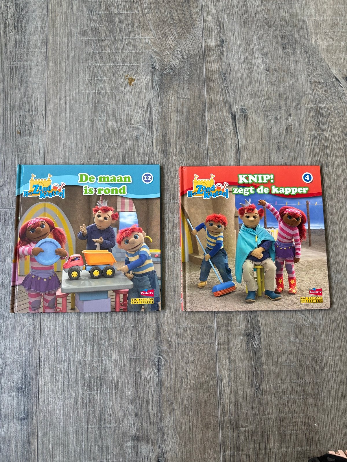 Zandkasteel boeken: De maan is rond & Knip! zegt de kapper, Fictie algemeen, Jongen of Meisje, Ophalen of Verzenden, Zo goed als nieuw