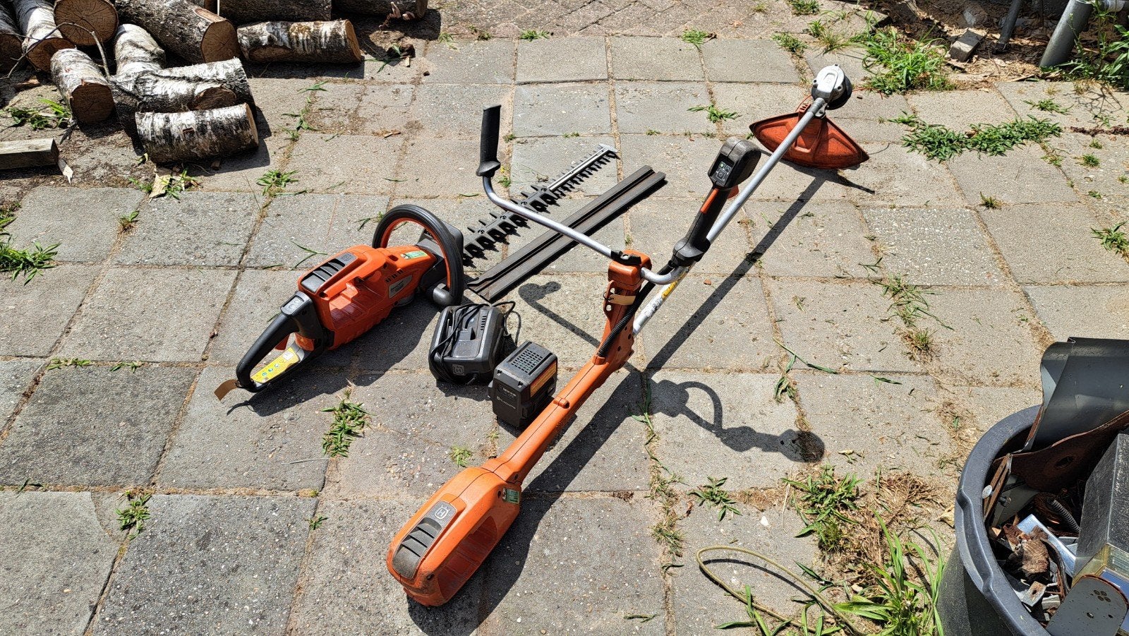 Husqvarna accu set heggenschaar en bosmaaier met accu+lader, Ophalen, Accu, Divers, 30 tot 50 cm