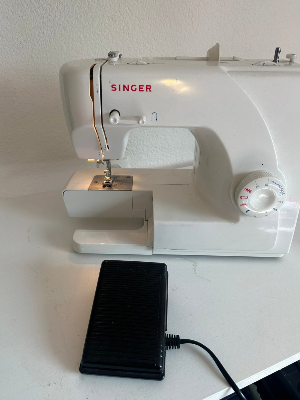 Singer 1507 naaimachine – werkend, Ophalen, Zo goed als nieuw, Naaimachine, Singer