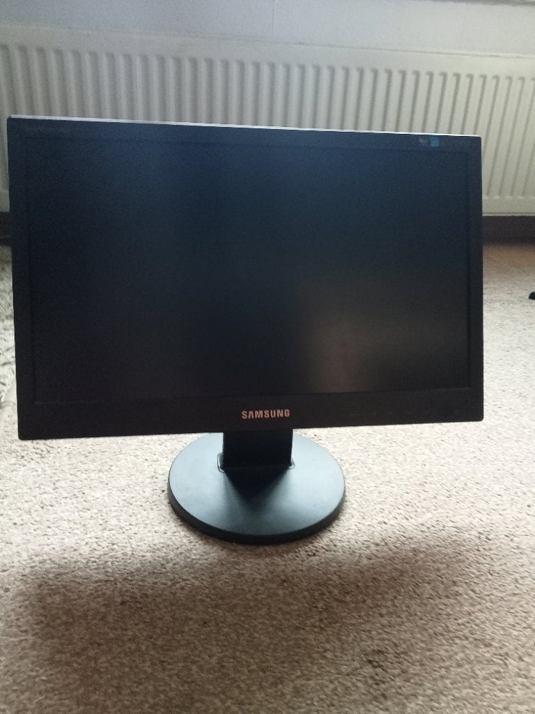 Samsung 43 cm monitor - Ideaal voor thuis of kantoor, Computers en Software, Ophalen, Kantelbaar, Zo goed als nieuw, Samsung
