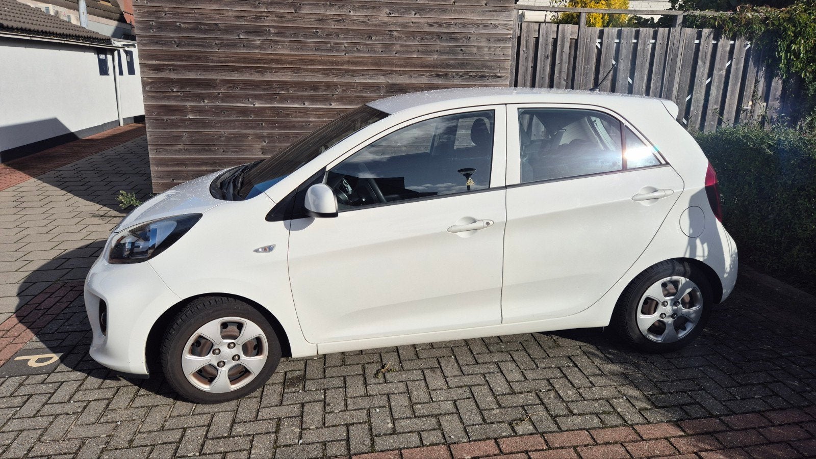 Kia Picanto 1.0 Cvvt 5-DRS 2016 Wit met nieuwe apk, Auto's, 4 stoelen, Wit, Origineel Nederlands, 24 km/l