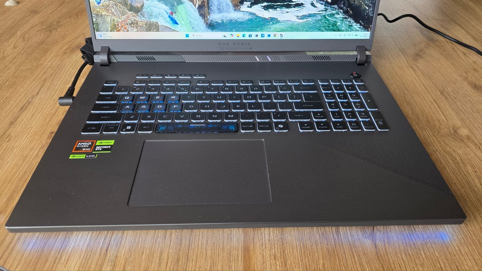 ASUS ROG Strix G18 Game Laptop (RTX 5060 / Ryzen 9 8940HX), Ophalen, Met videokaart, Qwerty, ASUS ROG Strix