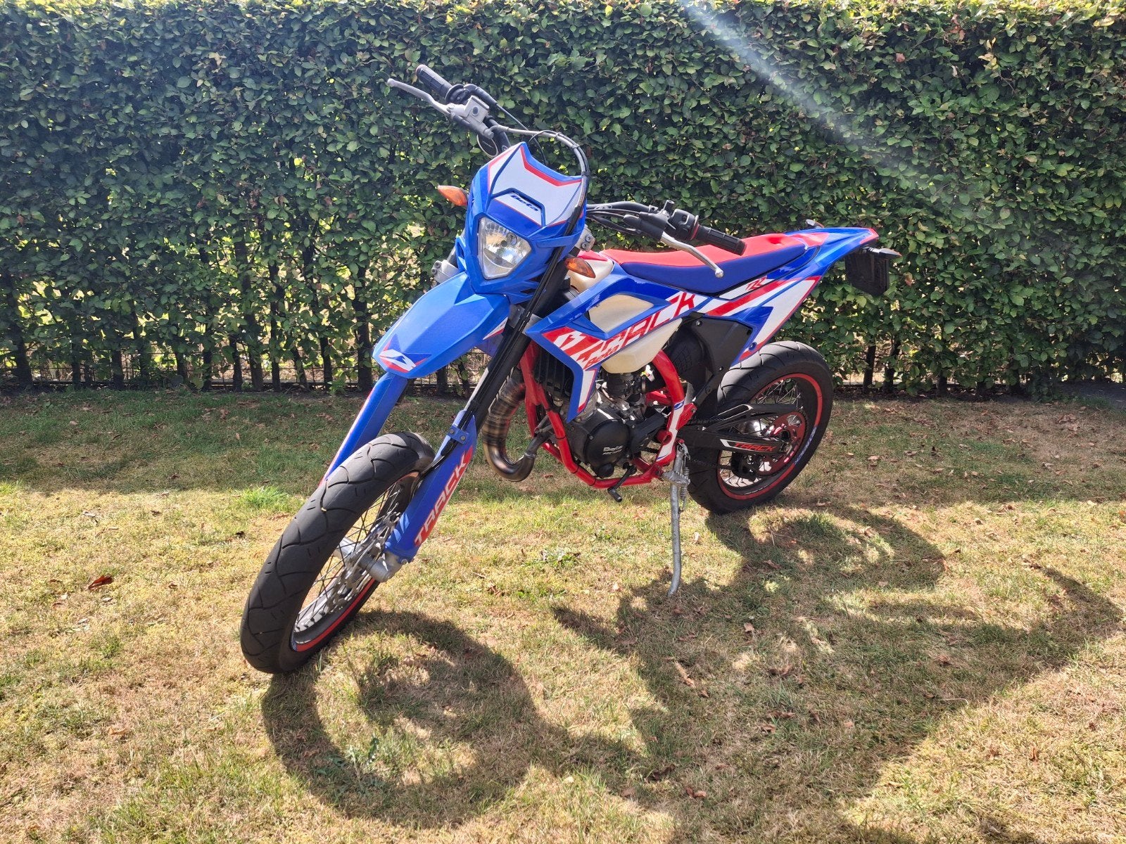 Beta RR Motard 50 Track 2024 - Zeer nette staat, Ophalen, 6 versnellingen, Maximaal 45 km/u, Zo goed als nieuw