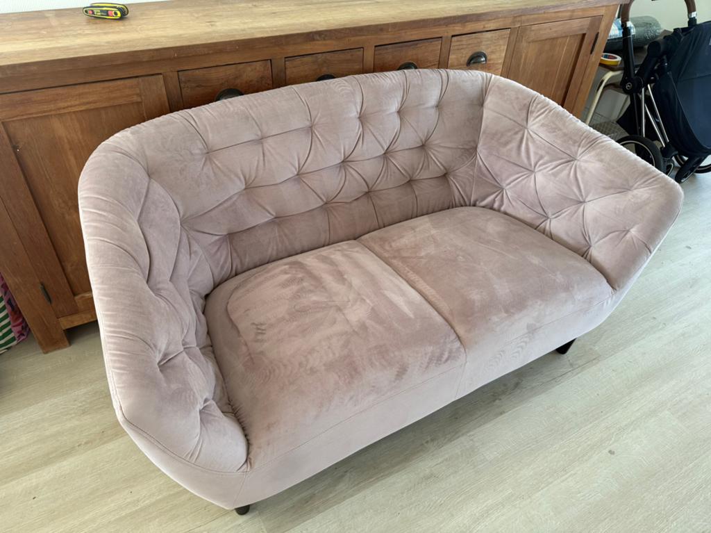 Bank Roze, Huis en Inrichting, Banken | Sofa's en Chaises Longues, Ophalen, Tweepersoons, 75 tot 100 cm, Zo goed als nieuw