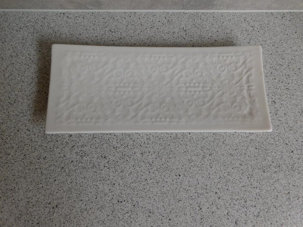Bord 21x9 cm. for KLM by Marcel Wanders, Huis en Inrichting, Keuken | Servies, Ophalen of Verzenden, Zo goed als nieuw, Bord(en)