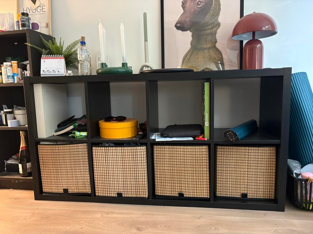 Zwart IKEA KALLAX vakkenkast met 4 rieten manden, Ophalen, Zo goed als nieuw
