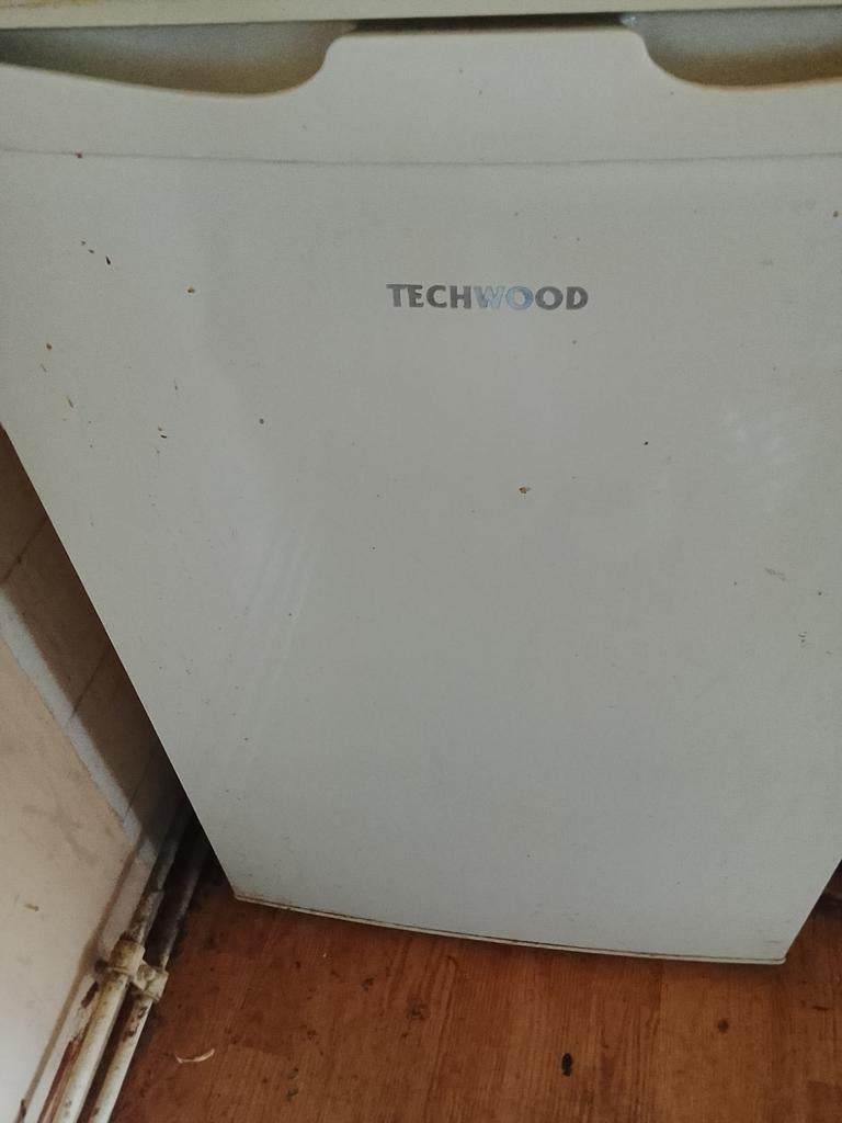 Compacte Techwood Koelkast met Vriesvak, Witgoed en Apparatuur, 85 tot 120 cm, Gebruikt, 75 tot 100 liter, Ophalen of Verzenden