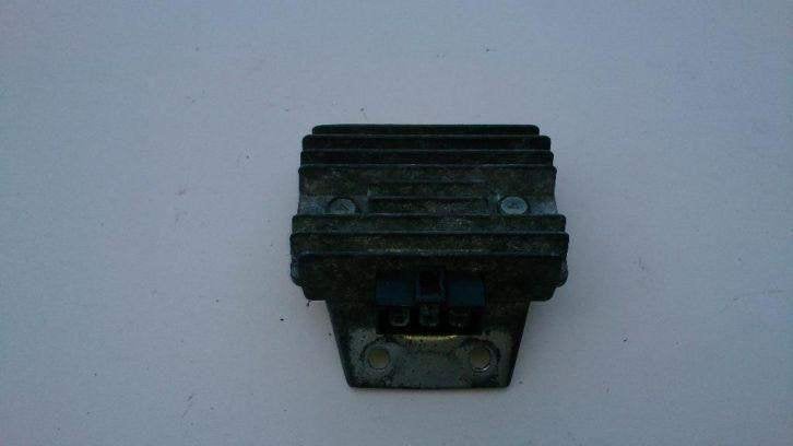 Kawasaki GPz750 spanningsregelaar gelijkstroomregelaar gpz, Motoren, Ophalen of Verzenden, Gebruikt