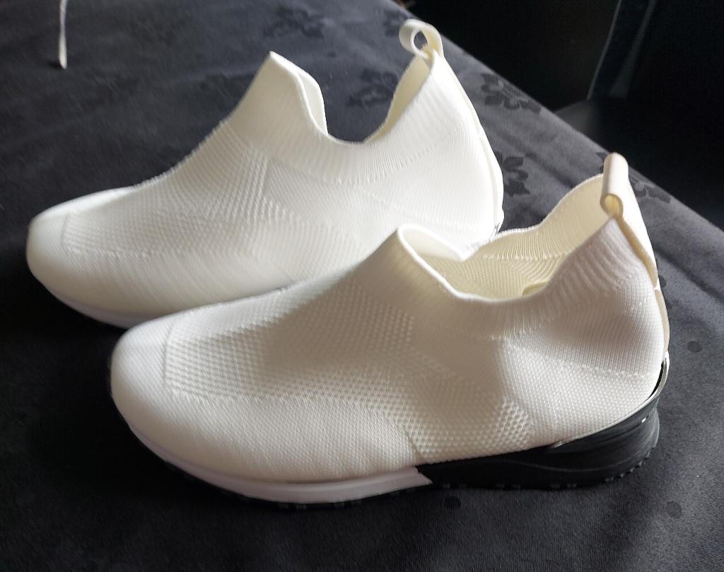 Nieuw: witte canvas dames schoenen mt 38, Ophalen of Verzenden, Nieuw, Wit, Sneakers of Gympen