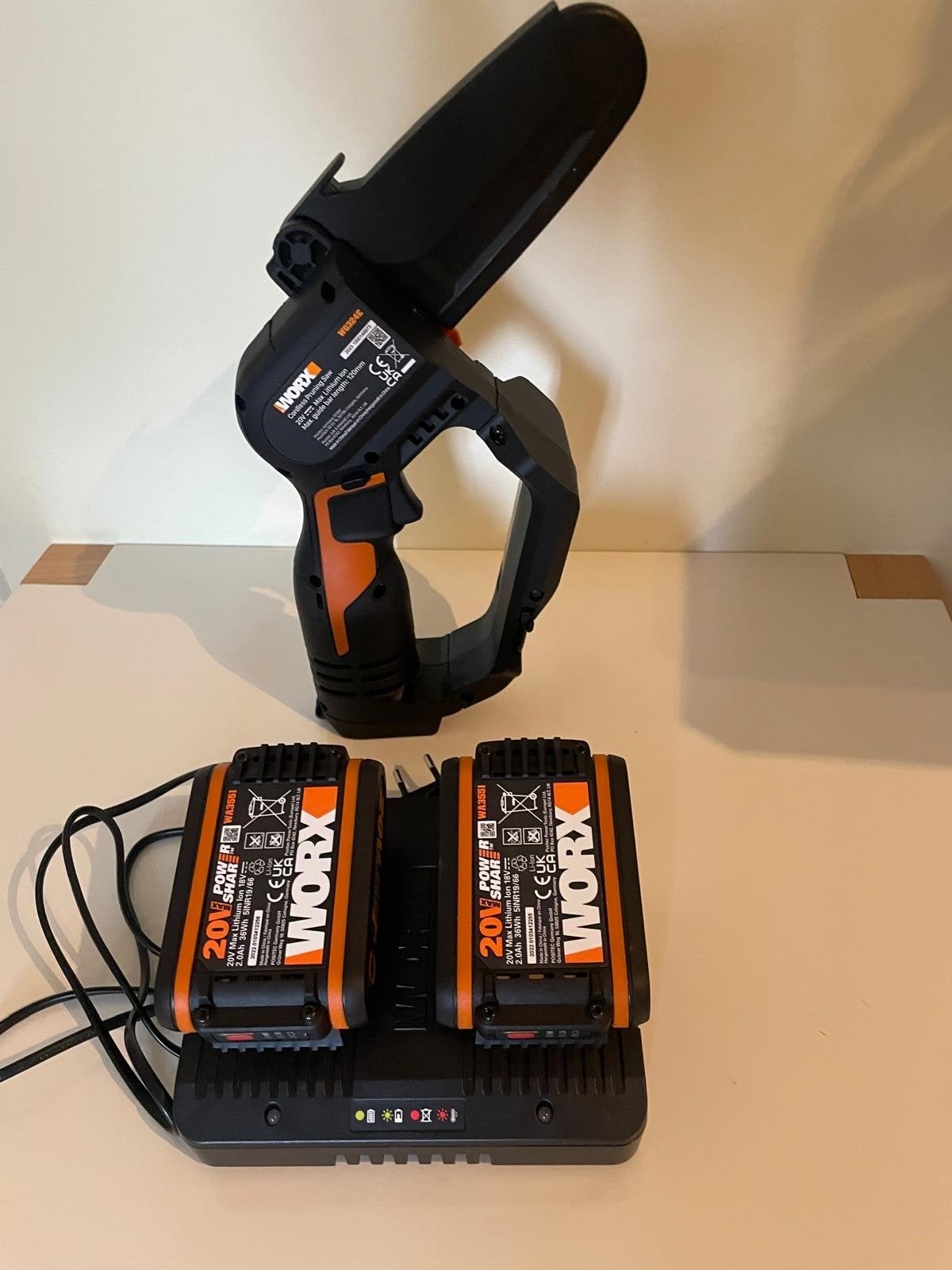Worx WG324E.9 Kettingzaag met 2 accu's en lader