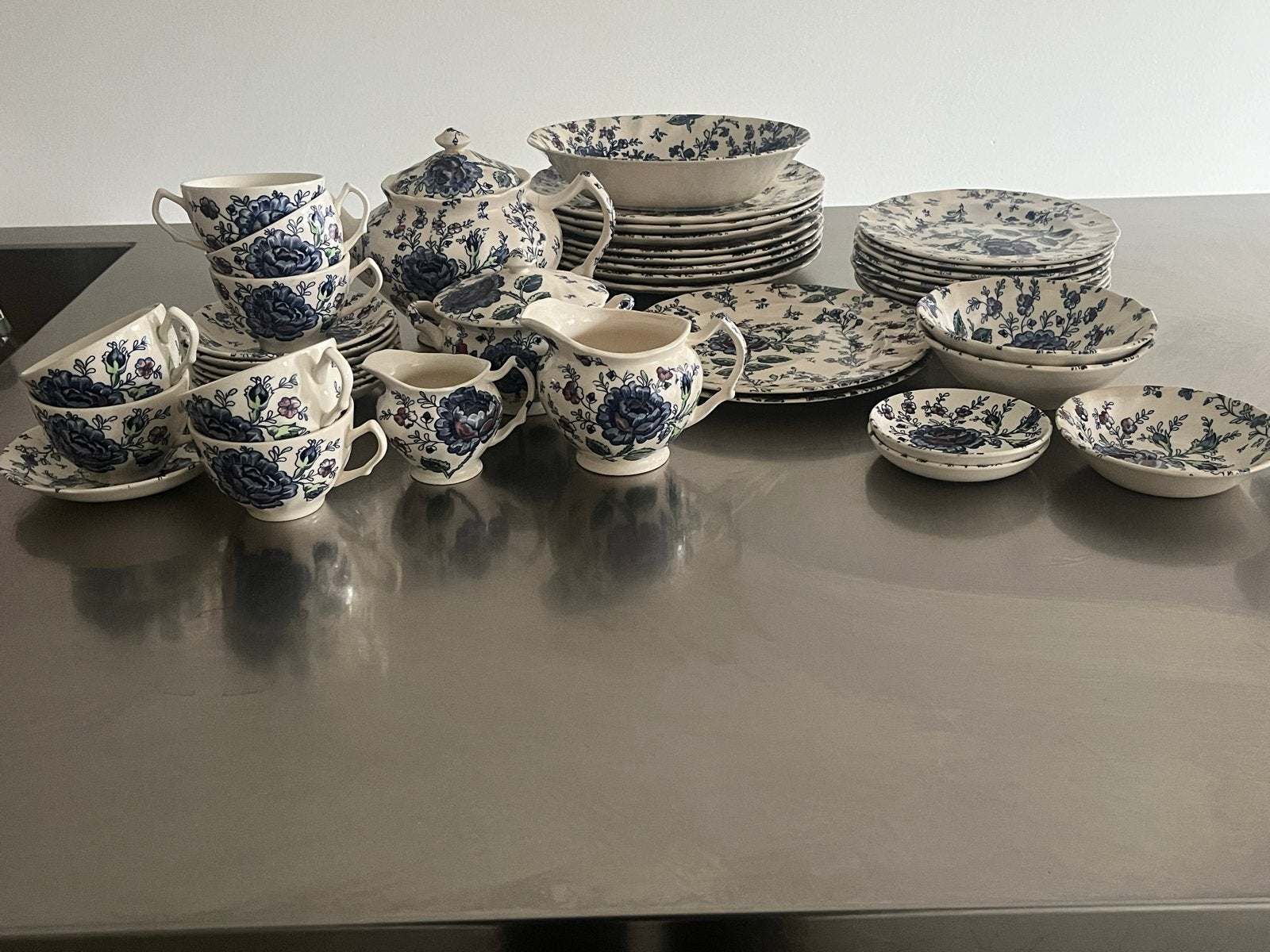 Zeldzaam Johnson Brothers Rose Chintz Blue servies, Huis en Inrichting, Keuken | Servies, Ophalen, Zo goed als nieuw, Overige stijlen
