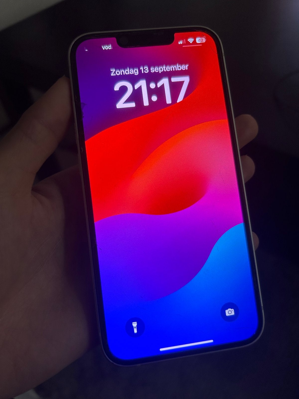 Foto 4 van iPhone 13 - Scherm beschadigd, nieuwe batterij