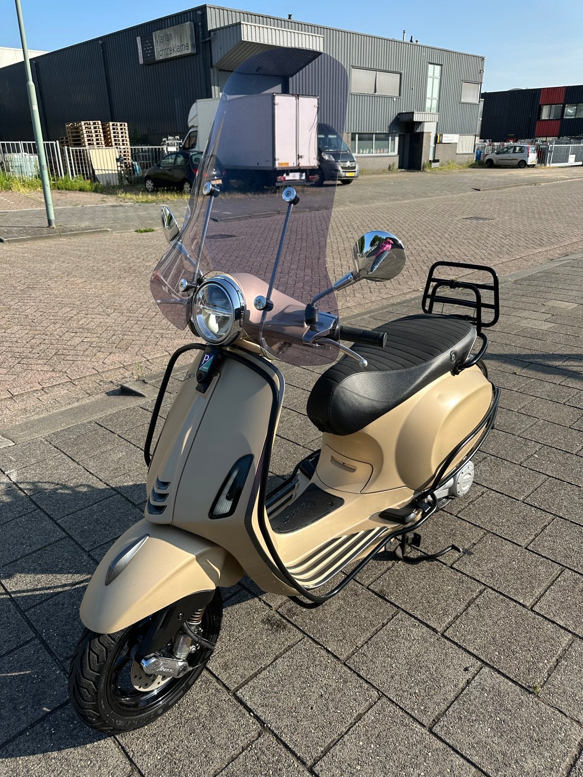 Vespa Primavera 4T 25km/u - Zo goed als nieuw, Fietsen en Brommers, Ophalen, Zo goed als nieuw, Benzine, Vespa