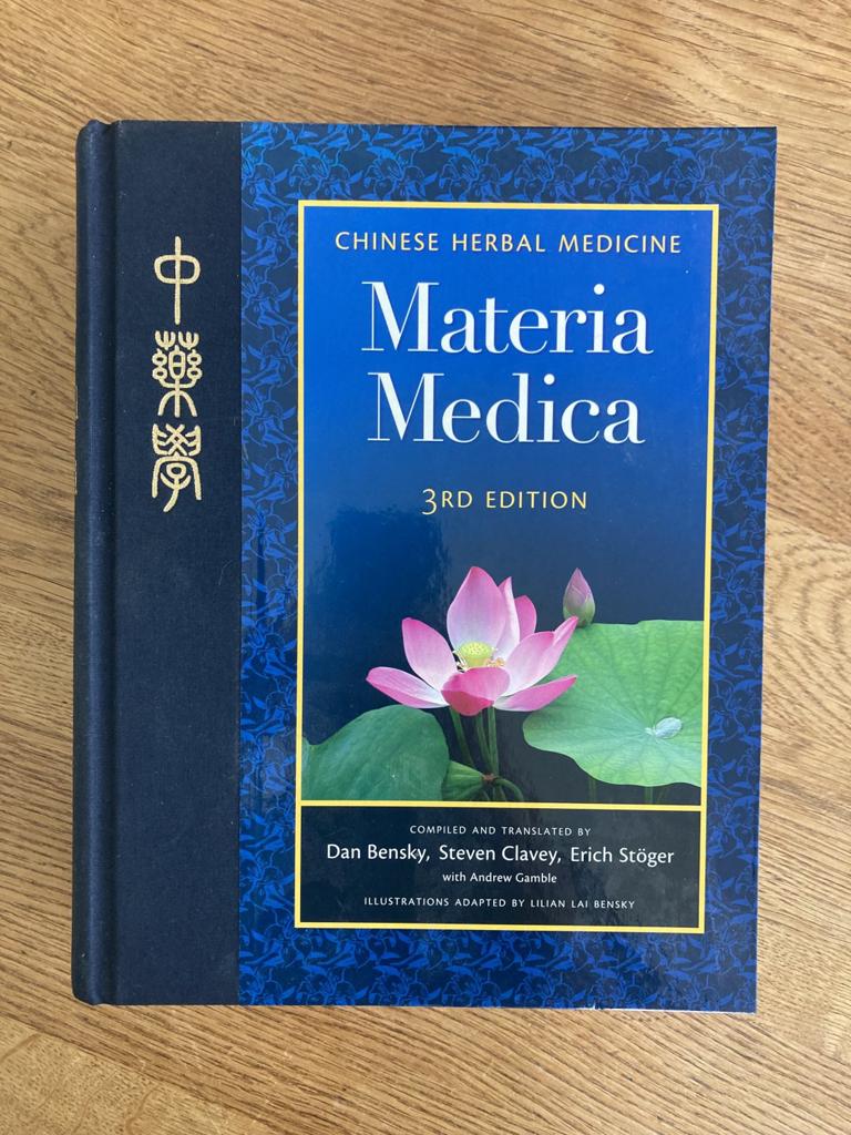 Chinese herbal medecine 2 delen Bensky, Boeken, Studieboeken en Cursussen, Ophalen of Verzenden, Alpha, Gelezen, Niet van toepassing