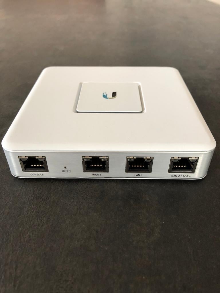 Ubiquiti USG UniFi Security Gateway Router 3-Ports Gigabit, Ophalen of Verzenden, Gebruikt, Router met modem, Ubiquity