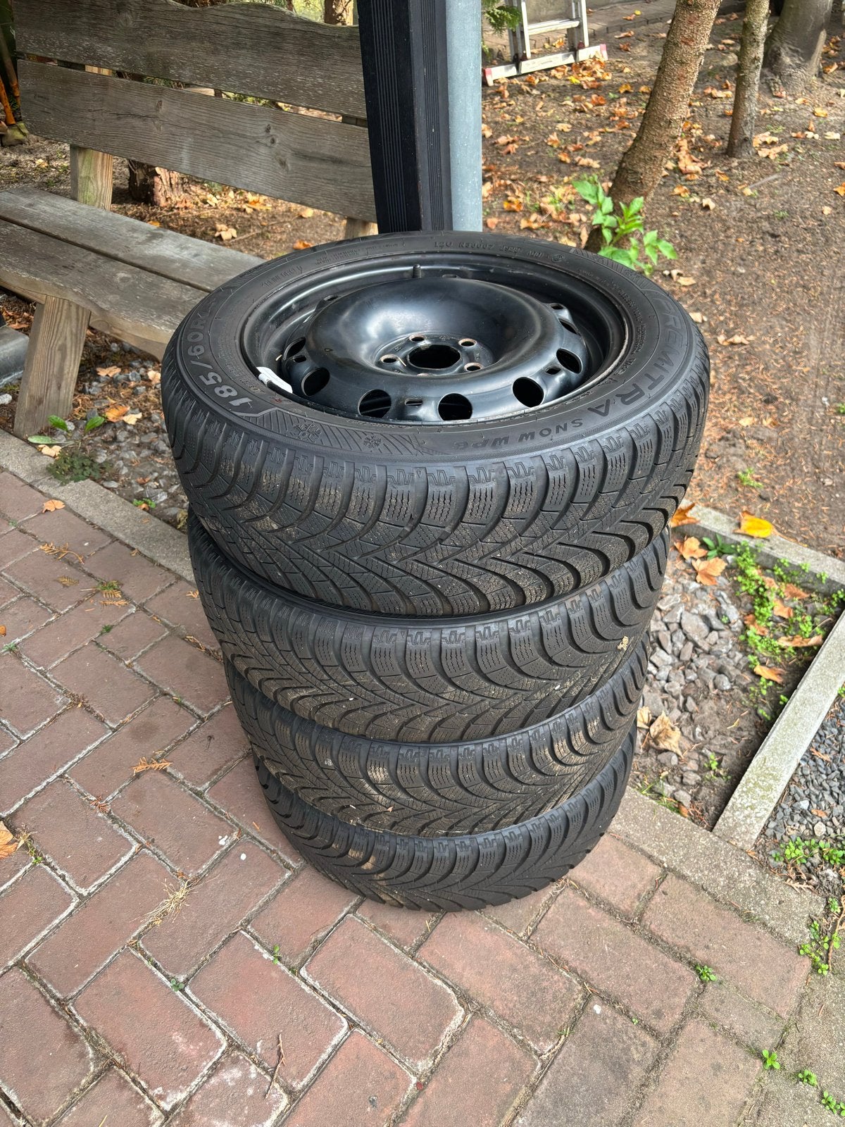 Winterbanden op stalen velg - 185/60R15 88T Maxxis Snow WP, Gebruikt, 15 inch, Banden en Velgen, Personenwagen