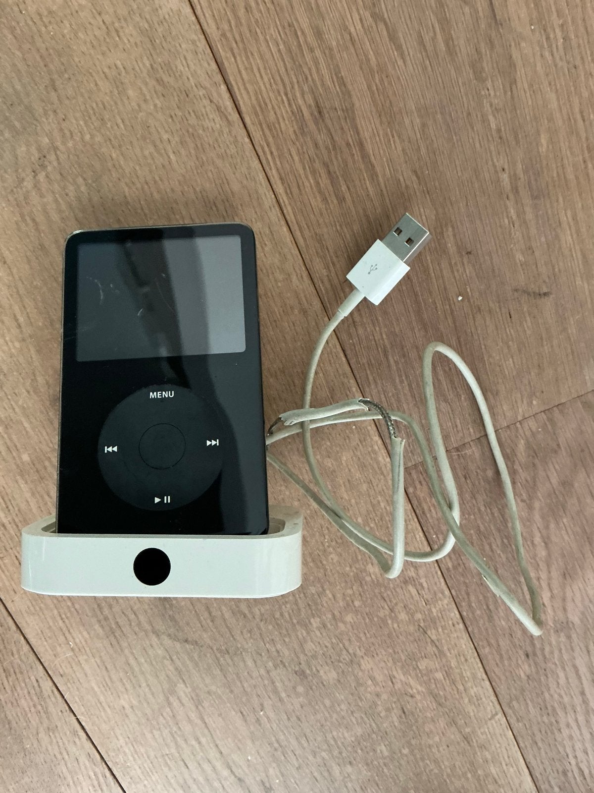 Apple iPod Classic met dock en kabel - Gebruikt, Audio, Tv en Foto, Mp3-spelers | Apple iPod, Ophalen, 40 GB en meer, Gebruikt