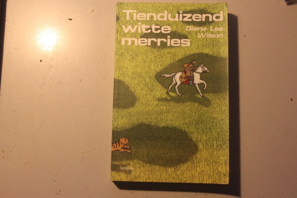 800h - boek - tienduizend witte merries - diane lee wilson, Ophalen of Verzenden, Gelezen