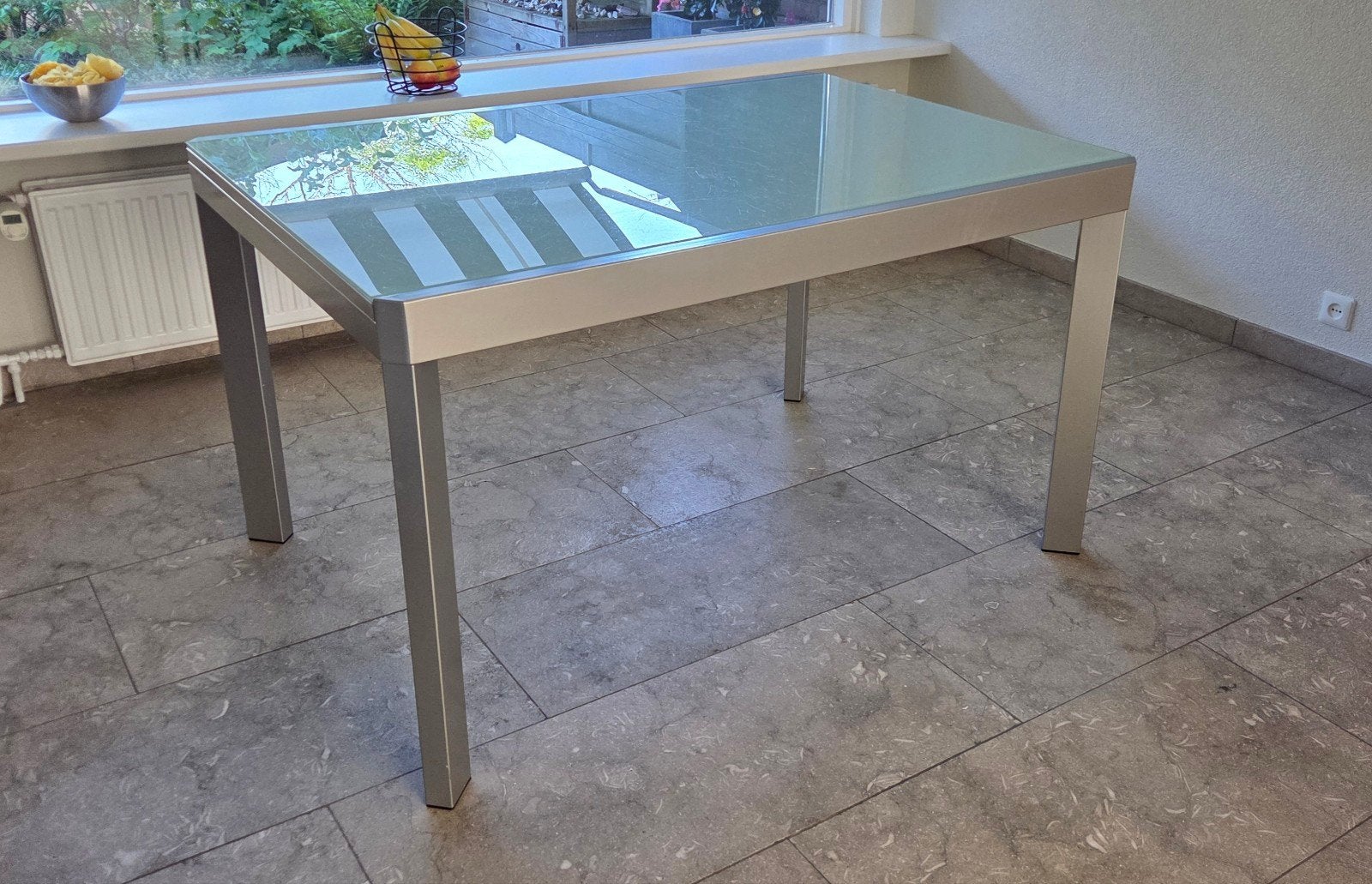 Uitschuifbare eettafel met glazen blad, gratis ophalen!, Huis en Inrichting, Tafels | Eettafels, Ophalen, Gebruikt, 100 tot 150 cm