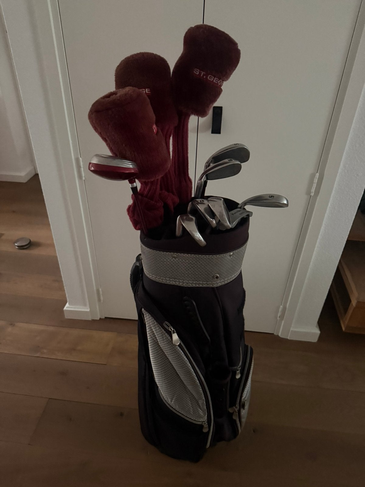 Foto 17 van Complete St. George golfset clubs en tas