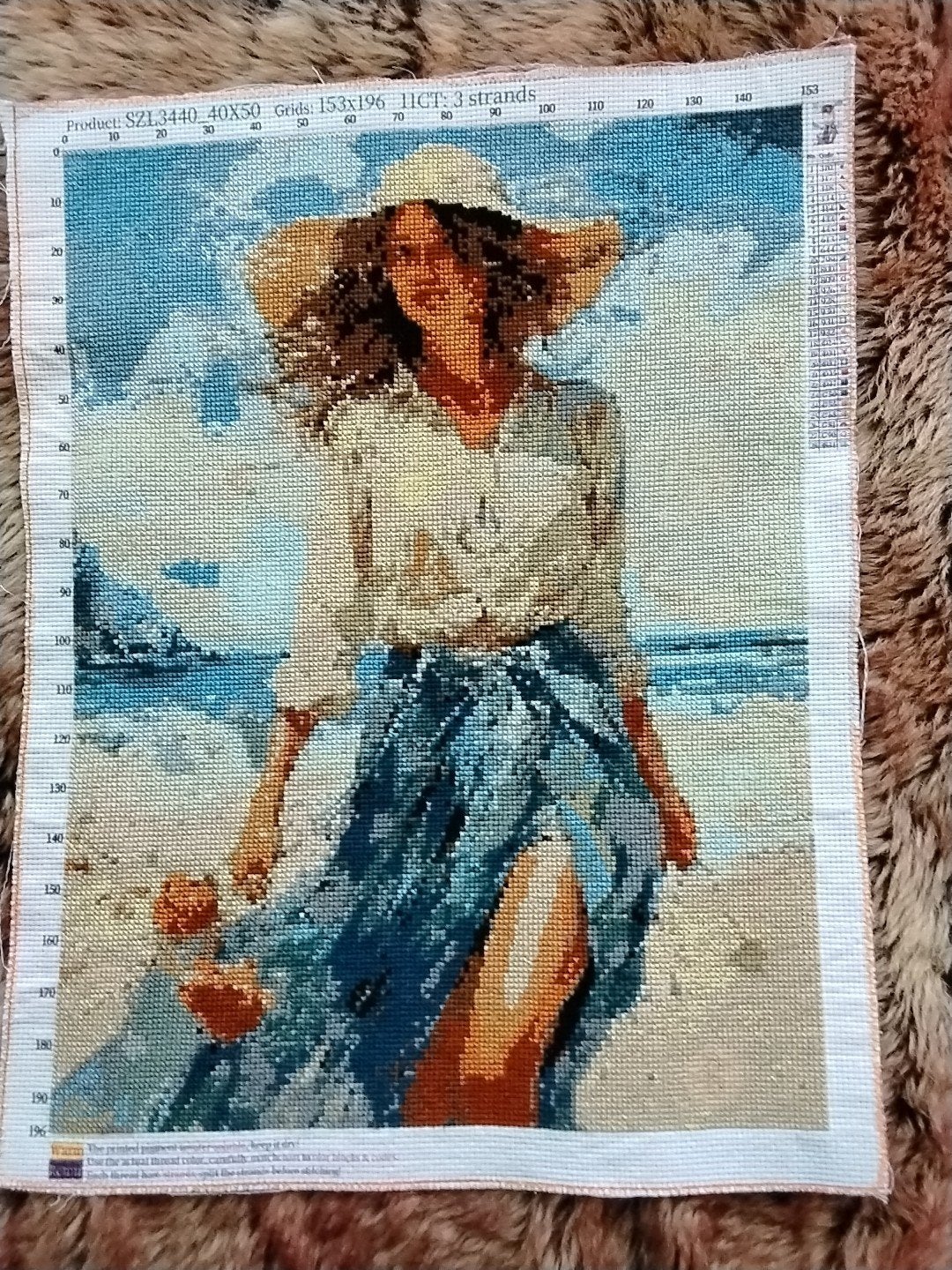 Geborduurd schilderij 40x50cm - Vrouw op strand, Ophalen of Verzenden, Gebruikt, Handborduren, Overige typen