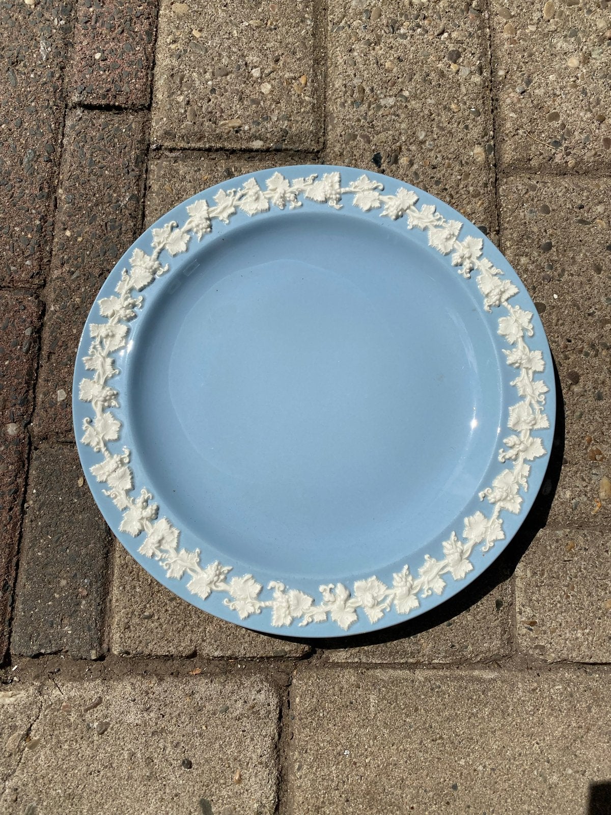 Wedgwood Jasperware bord - Lichtblauw met wit reliëf, Ophalen